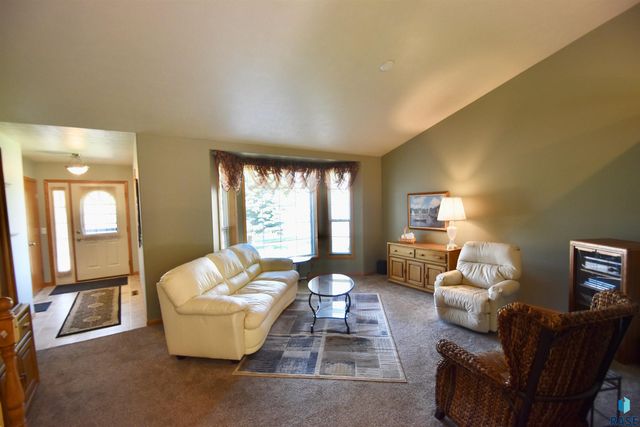 3300 S Fernwood Ave Avenue, Sioux Falls, SD 57110
