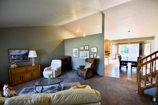 3300 S Fernwood Ave Avenue, Sioux Falls, SD 57110