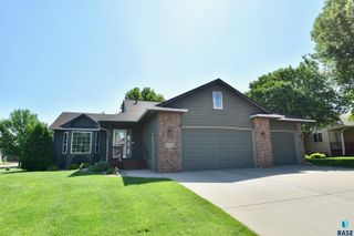 3300 S Fernwood Ave Avenue, Sioux Falls, SD 57110