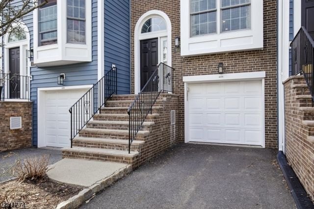 653 Richmond Ct, Ramsey Boro, NJ 07446