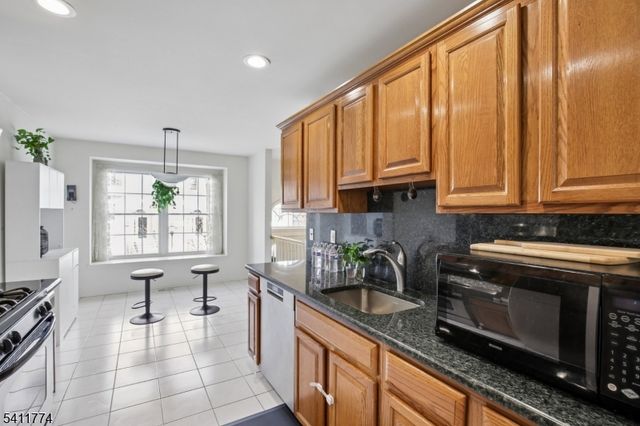 653 Richmond Ct, Ramsey Boro, NJ 07446