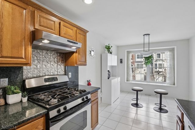 653 Richmond Ct, Ramsey Boro, NJ 07446