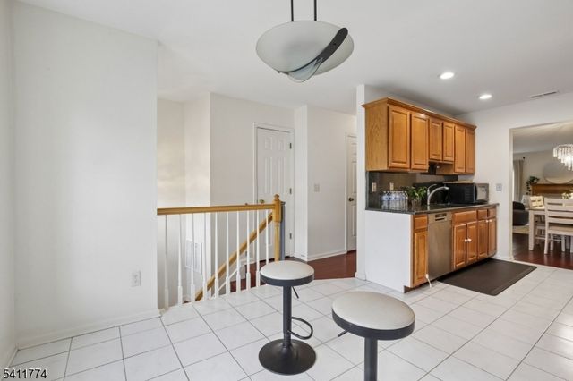 653 Richmond Ct, Ramsey Boro, NJ 07446