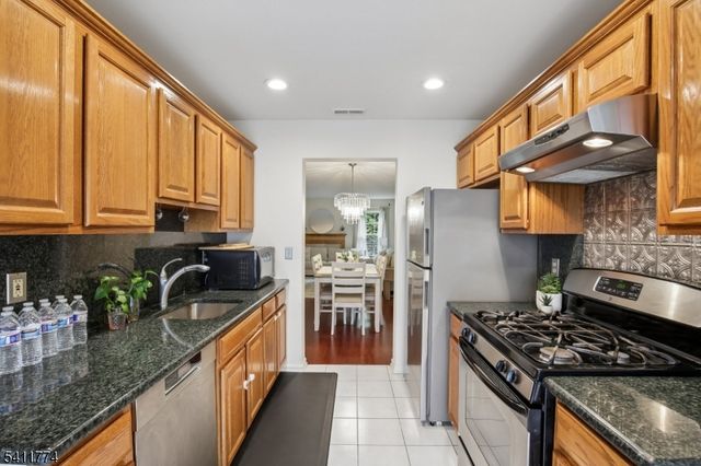 653 Richmond Ct, Ramsey Boro, NJ 07446