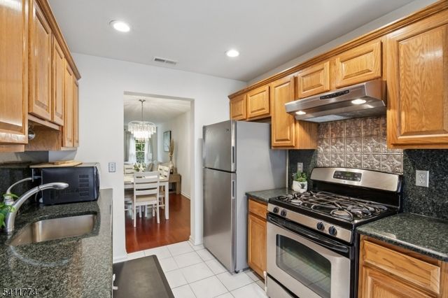 653 Richmond Ct, Ramsey Boro, NJ 07446