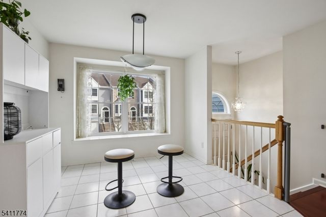 653 Richmond Ct, Ramsey Boro, NJ 07446