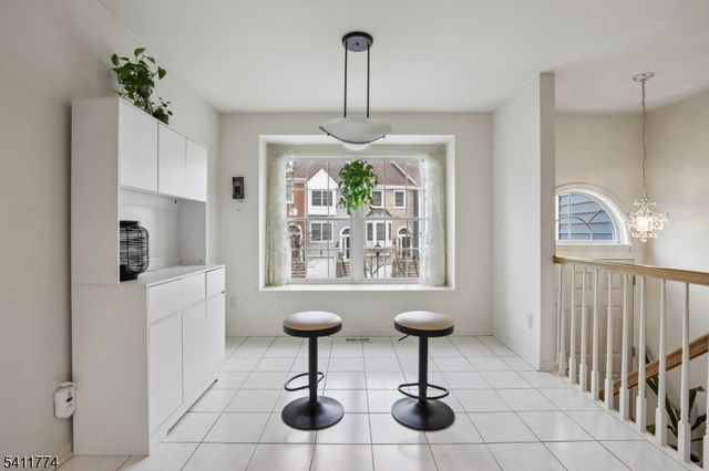 653 Richmond Ct, Ramsey Boro, NJ 07446