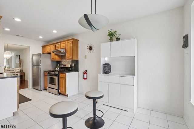 653 Richmond Ct, Ramsey Boro, NJ 07446