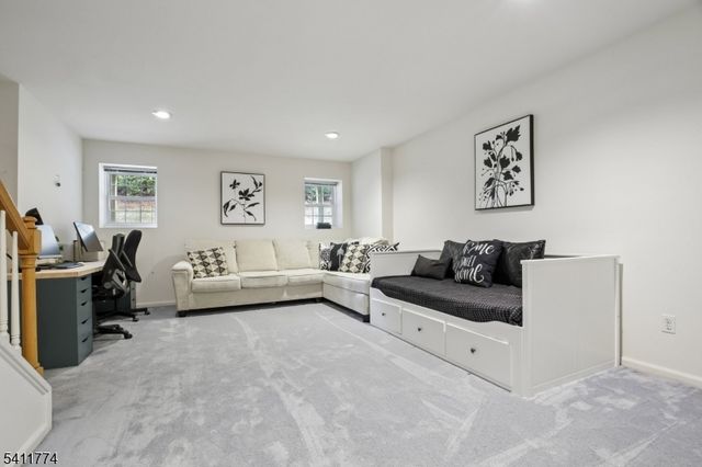 653 Richmond Ct, Ramsey Boro, NJ 07446