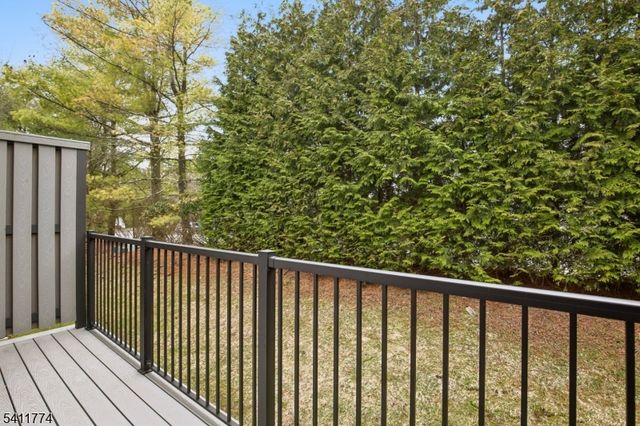 653 Richmond Ct, Ramsey Boro, NJ 07446