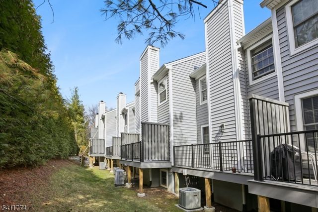 653 Richmond Ct, Ramsey Boro, NJ 07446