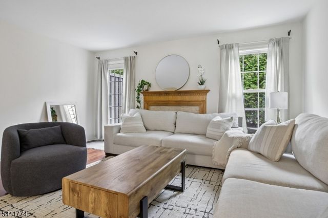 653 Richmond Ct, Ramsey Boro, NJ 07446