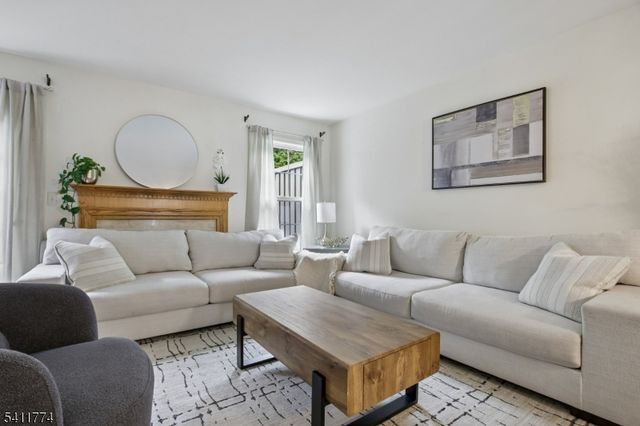 653 Richmond Ct, Ramsey Boro, NJ 07446