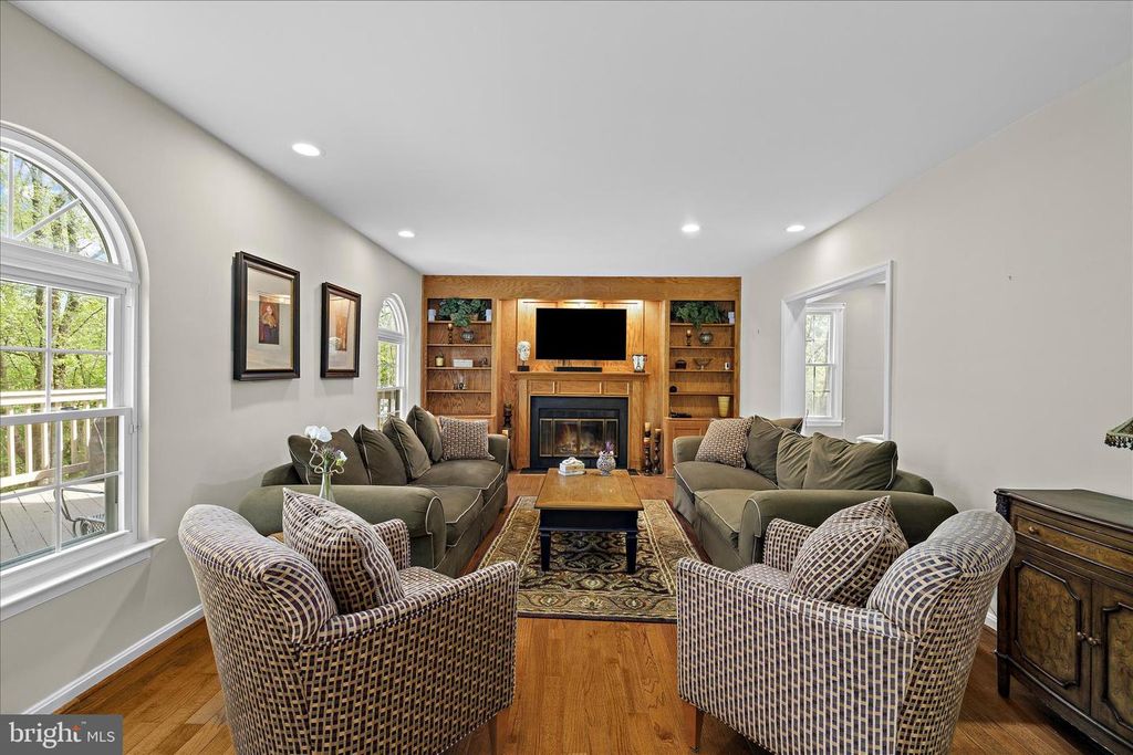 Image 11 of property listing at 3904 THOROUGHBRED LN, Owings Mills, MD 21117