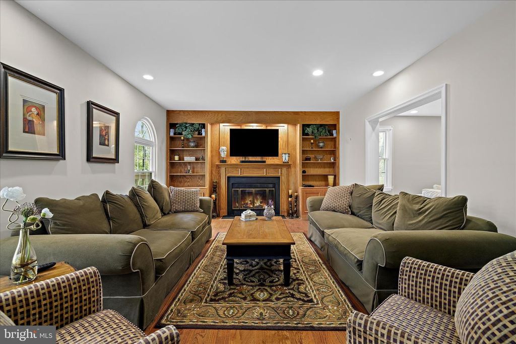 Image 12 of property listing at 3904 THOROUGHBRED LN, Owings Mills, MD 21117