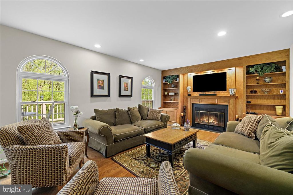 Image 13 of property listing at 3904 THOROUGHBRED LN, Owings Mills, MD 21117