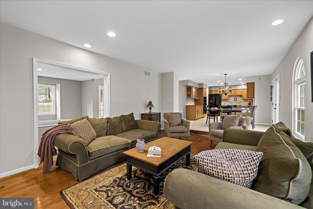 Image 14 of property listing at 3904 THOROUGHBRED LN, Owings Mills, MD 21117