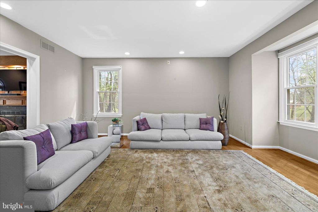 Image 15 of property listing at 3904 THOROUGHBRED LN, Owings Mills, MD 21117