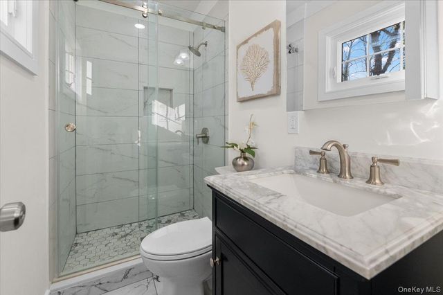 27 Valley Avenue, Locust Valley, NY 11560