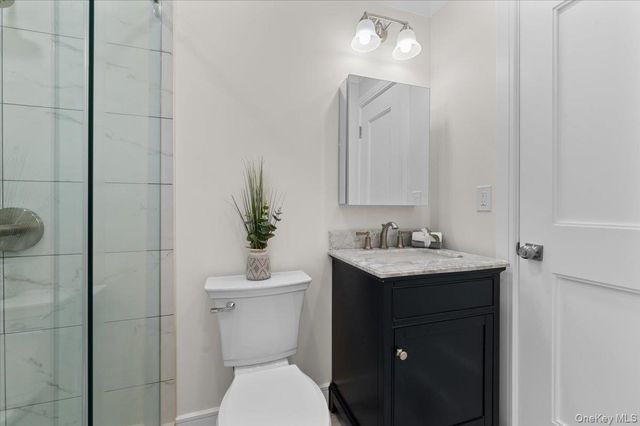 27 Valley Avenue, Locust Valley, NY 11560