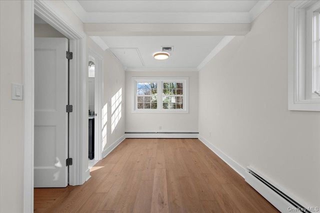 27 Valley Avenue, Locust Valley, NY 11560