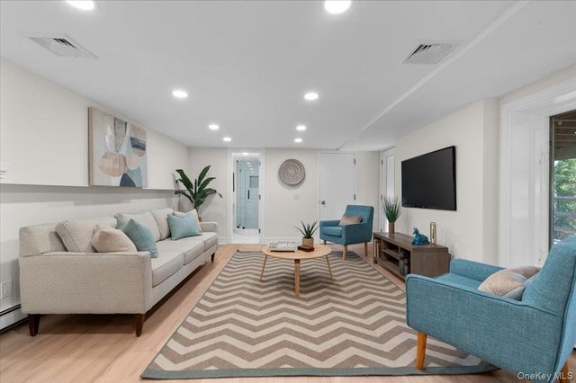 27 Valley Avenue, Locust Valley, NY 11560