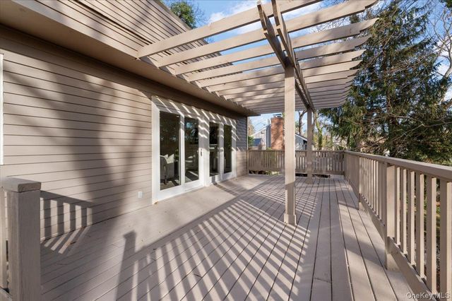 27 Valley Avenue, Locust Valley, NY 11560