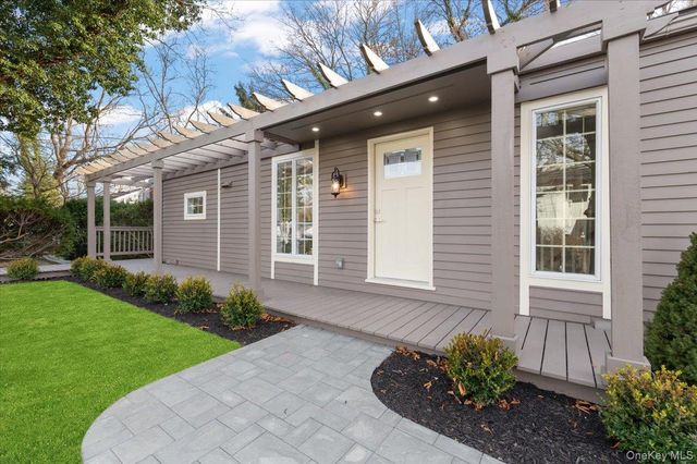 27 Valley Avenue, Locust Valley, NY 11560