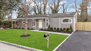 27 Valley Avenue, Locust Valley, NY 11560