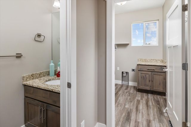 45 N VILLAGE PARK DR, Layton, UT 84041