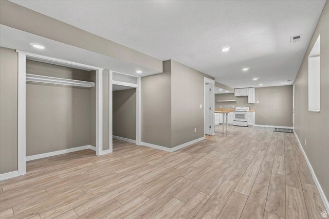 45 N VILLAGE PARK DR, Layton, UT 84041