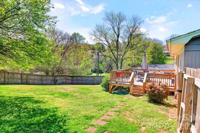 1091 16th Avenue NW, Hickory, NC 28601