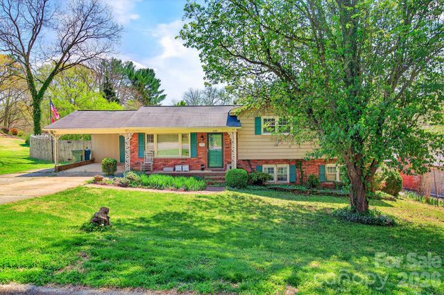 1091 16th Avenue NW, Hickory, NC 28601