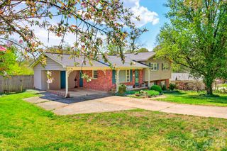 1091 16th Avenue NW, Hickory, NC 28601