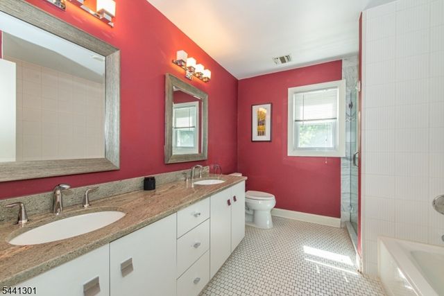 18 Teak Rd, Wayne Twp., NJ 07470