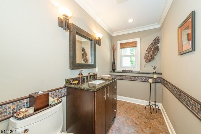 18 Teak Rd, Wayne Twp., NJ 07470