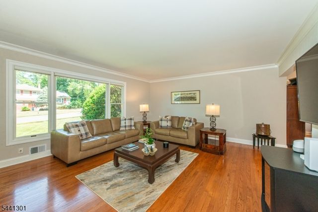 18 Teak Rd, Wayne Twp., NJ 07470