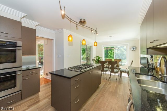 18 Teak Rd, Wayne Twp., NJ 07470