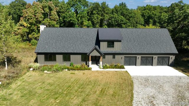 1956 Percy Lane, Highland, MI 48357