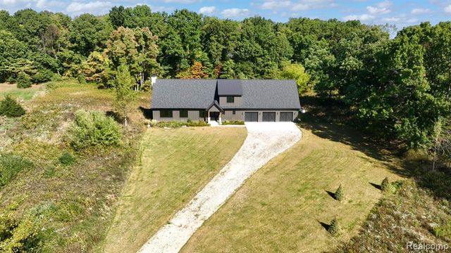 1956 Percy Lane, Highland, MI 48357