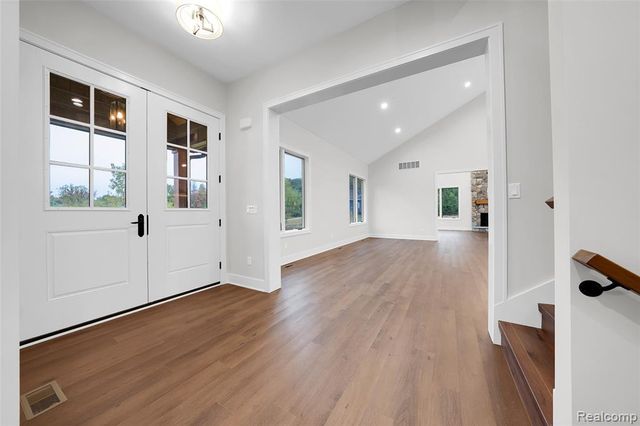 1956 Percy Lane, Highland, MI 48357