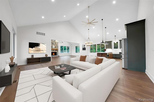 1956 Percy Lane, Highland, MI 48357