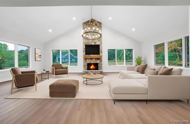 1956 Percy Lane, Highland, MI 48357