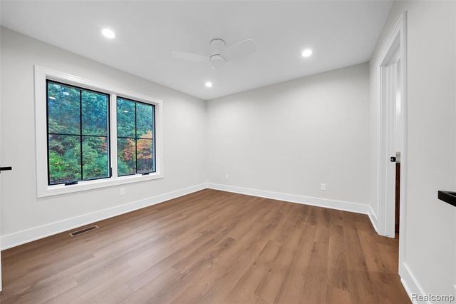 1956 Percy Lane, Highland, MI 48357