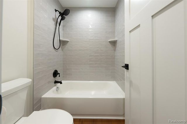 1956 Percy Lane, Highland, MI 48357