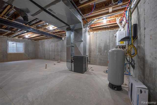 1956 Percy Lane, Highland, MI 48357