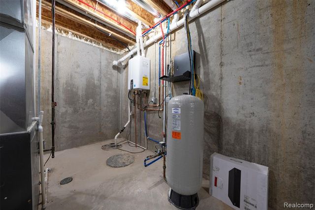 1956 Percy Lane, Highland, MI 48357