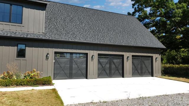 1956 Percy Lane, Highland, MI 48357