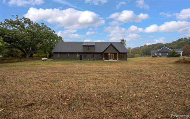 1956 Percy Lane, Highland, MI 48357