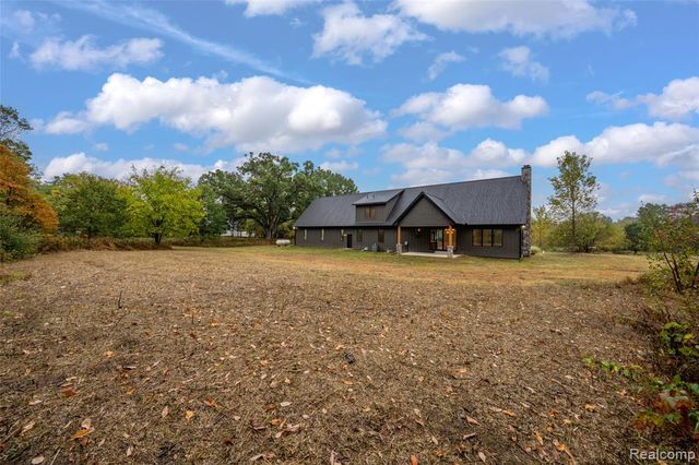 1956 Percy Lane, Highland, MI 48357